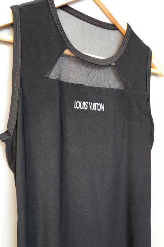 جزئیات توری و پارچه تاپ ورزشی زنانه