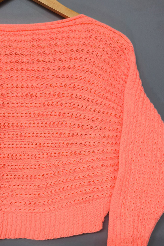 جزئیات بافت و یقه کراپ آهو