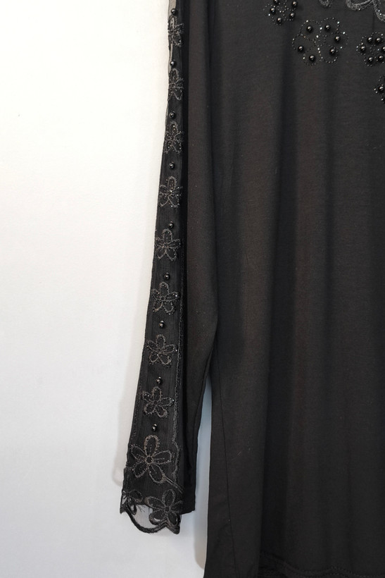 نمای آستین و فرم آزاد بلوز فرزانه