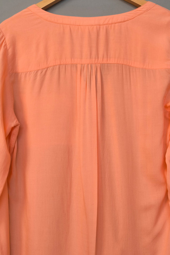 نمای پشت شومیز خنک زنانه مدل ۱۰۶۸